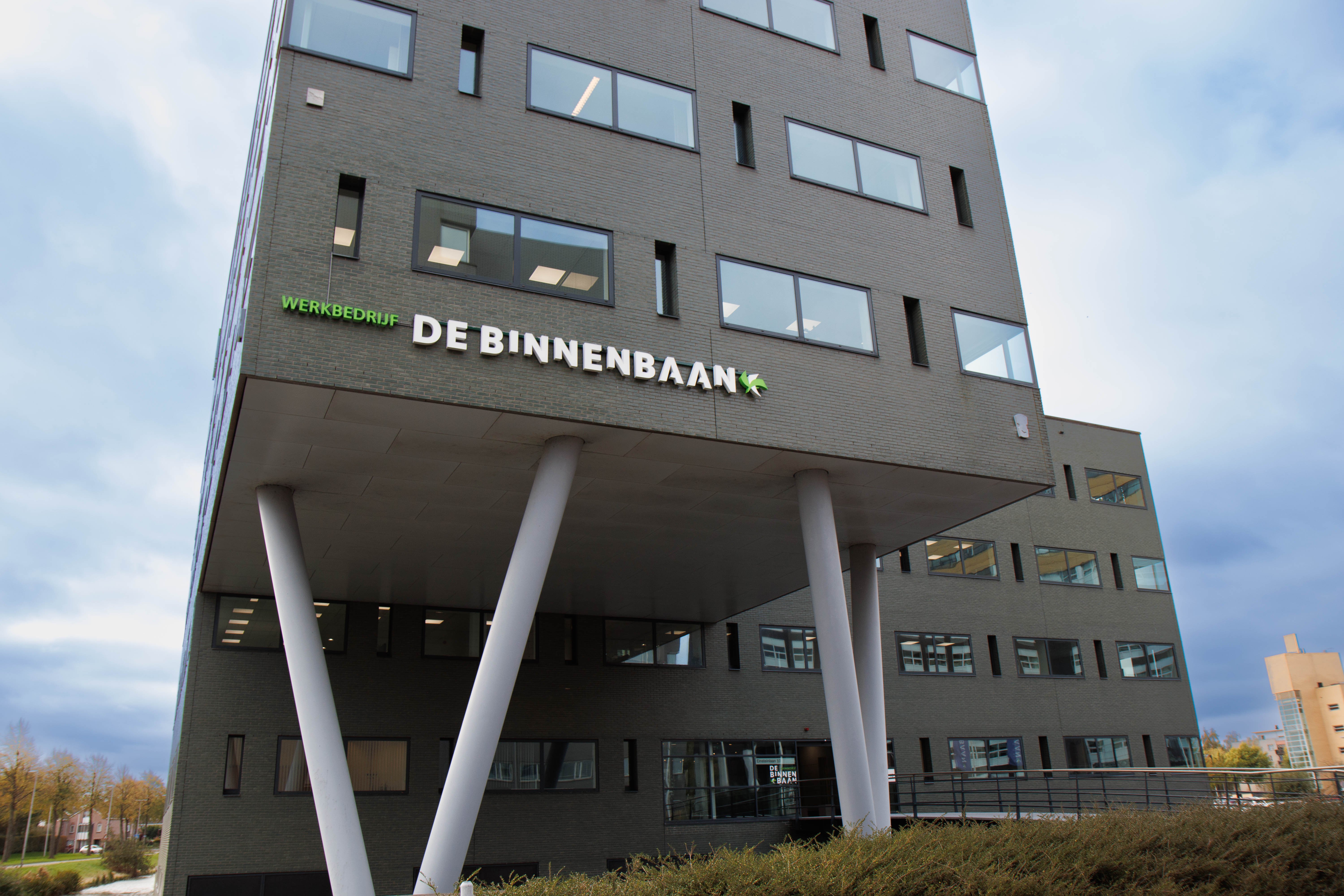 Kantoorpand van Werkbedrijf De Binnenbaan, organisatie voor werk en praktijkonderwijs in regio Zoetermeer.